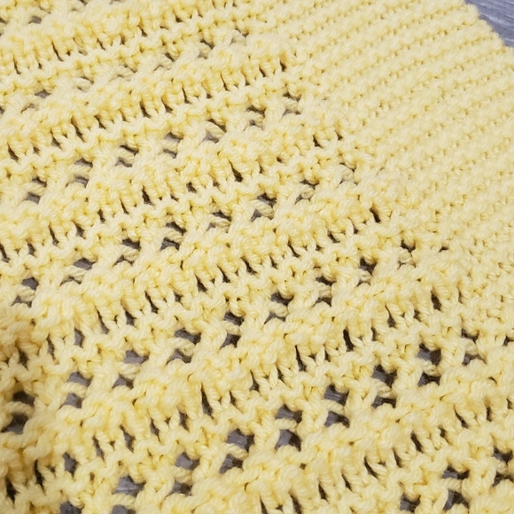 Handmade Yellow Crocheted Baby Blanket 👶 - Picture 1 of 3